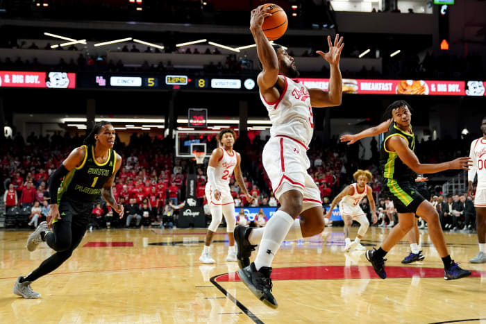 Cincinnati Bearcats guard David DeJulius (5) catches a pass in the lane in the first half of a men's NCAA basketball game against the South Florida Bulls, Saturday, Feb. 26, 2022, at Fifth Third Arena in Cincinnati. South Florida Bulls At Cincinnati Bearcats Basketball 067